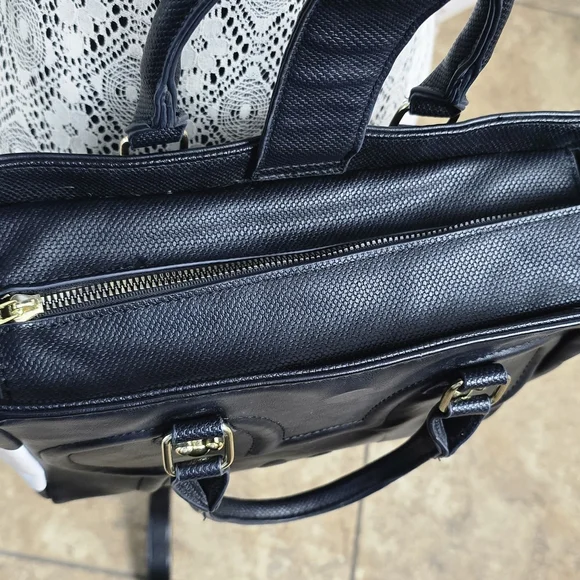 Disney Faux Leather Bioworld Mickey Mouse Satchel/Crossbody in black and white. - Picture 11 of 12